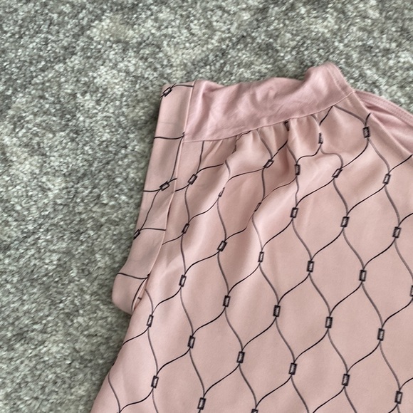 NWOT RW&CO mixed media cap sleeve top - Picture 4 of 8